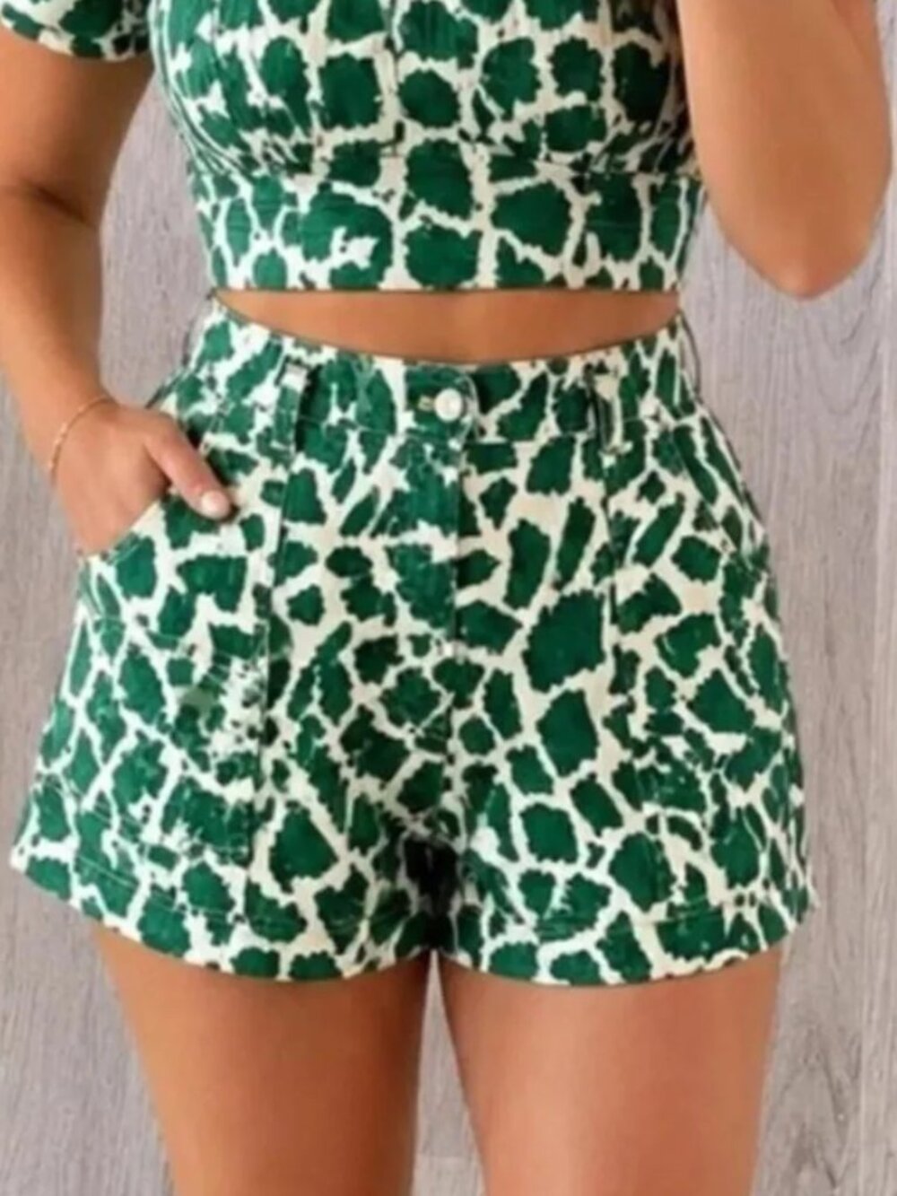 NWOT! Colette High-Rise Denim Shorts Anthropologie, bold green/ white